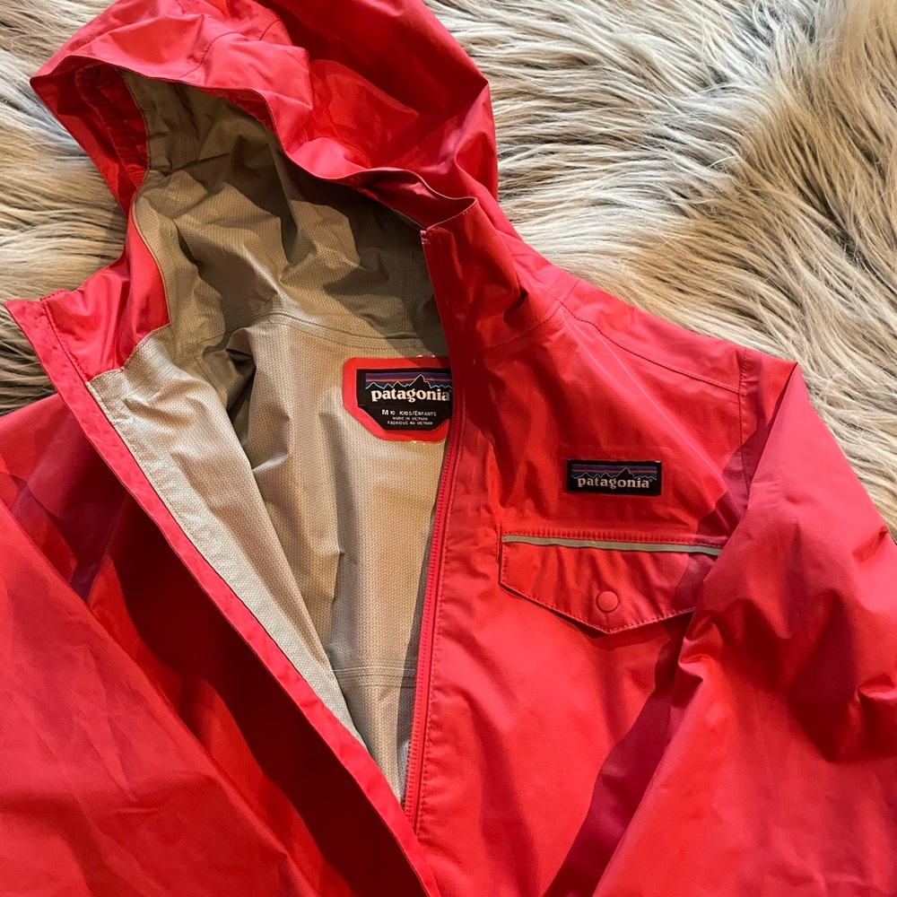 Patagonia girls size 10 rain jacket in dark pink color.  Very lightly used.